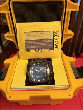 Invicta Mens Blue Dial Watch in Yellow Presentation Case (will need new battery)